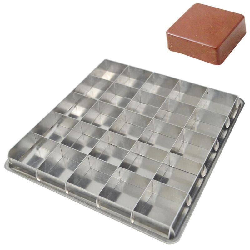 Forma-de-Aluminio-Quadrada-para-Pao-de-Mel-com-25-cavidades-Ref.-2056-Caparroz--01-unidade-