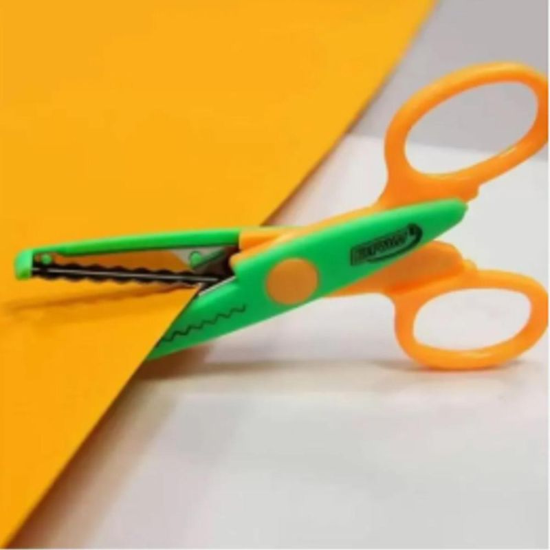 Tesoura Zig Zag 13cm Ref. 22542 Amarelo C/ Azul Acrilex (01 unidade)